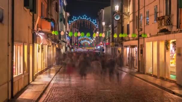 Timelapse de personas caminando en la ciudad antigua — Vídeo de stock