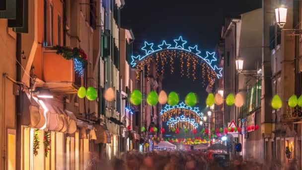 Timelapse di persone a piedi nella città antica — Video Stock