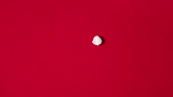Corazón se compone de un pedazo de papel doblado en stop motion — Vídeos de Stock