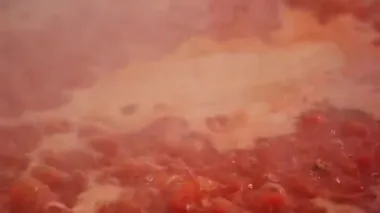 Restoranda domates suyu kabarcığı