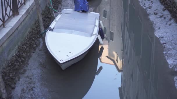 Venedig ohne Wasser mit Schlamm — Stockvideo