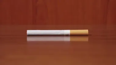 Sigara birçok küçük parçaya ayrılır.