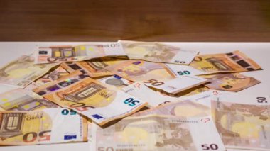 Durdurma hareketinde Euro ve sikkeler göründü