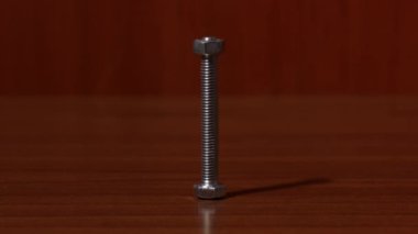 Fındık cıvataya vidalanmış.