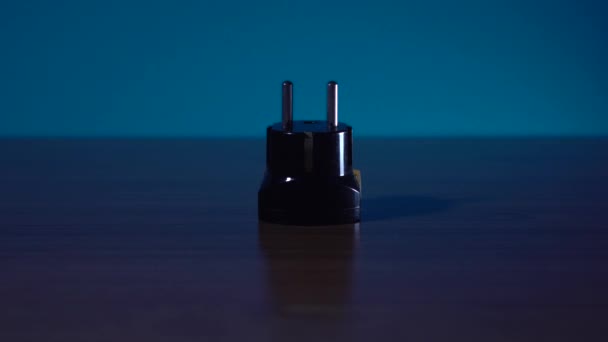 テーブルの上のバックライト電源ソケット — ストック動画