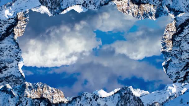 Sky in timelapse in the frame of the mountains — 비디오