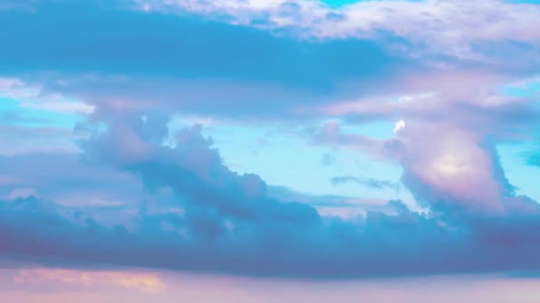 Время белых облаков в небе — стоковое видео