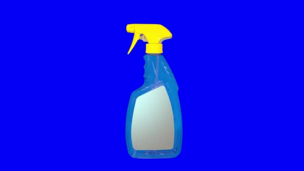 Detergent bottle makes spray spray on blue background for chroma key — Αρχείο Βίντεο