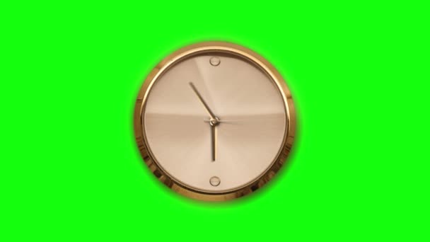 Reloj redondo de pared dorado sobre fondo verde — Vídeo de stock