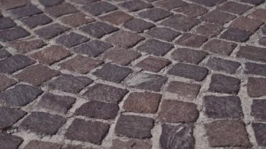 Beton döşemeli yol