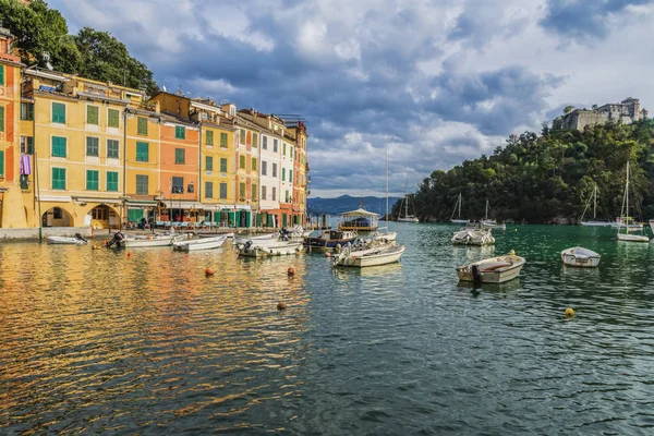 Barcos Pesca Veleros Agua Pintoresca Bahía Portofino Región Liguria Italia — Foto de Stock