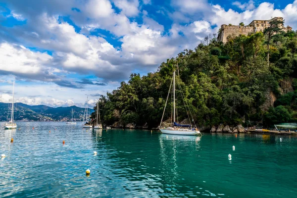 Zeilboot Dichtbij Uitzicht Baai Van Portofino Ligurië Italië — Stockfoto