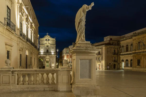 Szoros Kilátás Szobor Éjszakai Táj Főtér Piazza Duomo Ortygia Sziget — Stock Fotó