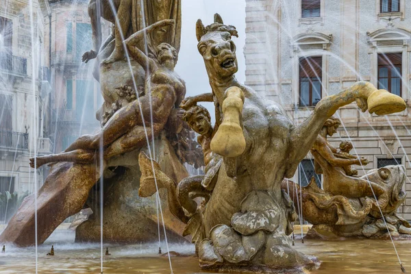 Vista Detalhada Escultura Cavalo Como Parte Fonte Diana Centro Praça — Fotografia de Stock