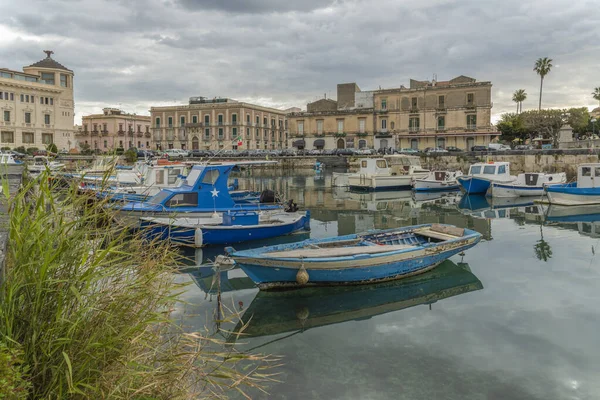 Barche Pesca Vela Nella Baia Ortygia Isola Siracusa Sicilia All — Foto Stock