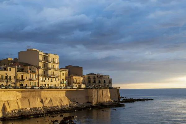 Costa Ortigia Isla Amanecer Con Paisaje Nublado Provincia Siracusa Sicilia — Foto de Stock