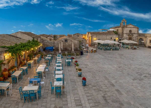 Vista Cafetería Aire Libre Pueblo Siciliano Costero Marzamemi Desde Alto Imágenes De Stock Sin Royalties Gratis