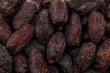 Arka plan olarak büyük Sicilyalı kurutulmuş tarihler