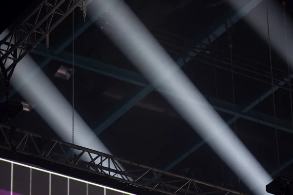 Lumină de pe scenă în timpul concertului . — Fotografie, imagine de stoc