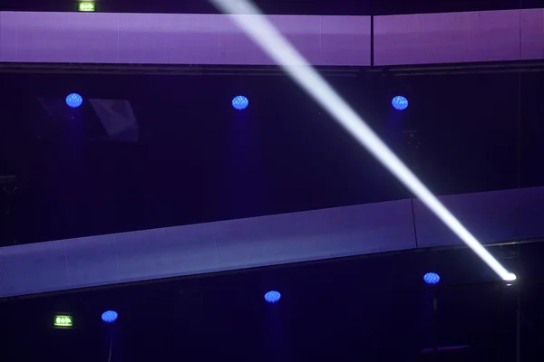 Ljuset från scenen under konserten. — Stockfoto