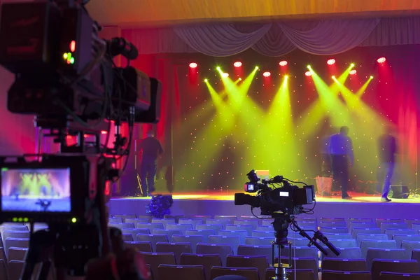 TV-kamera i en konsertsal — Stockfoto