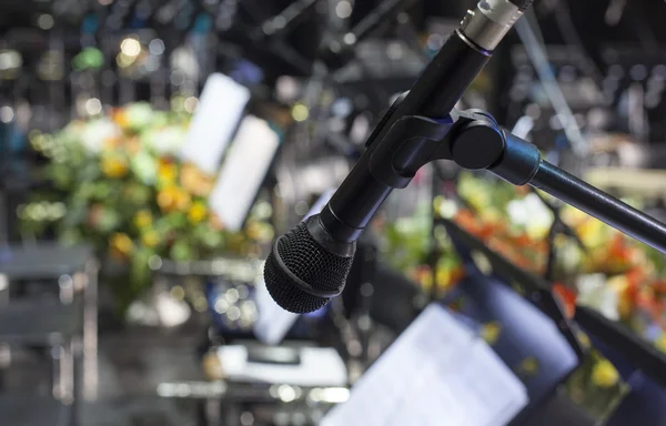 Microfono primo piano sul palco — Foto Stock