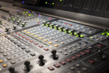 ses stüdyo kayıt donatım ayarlama.