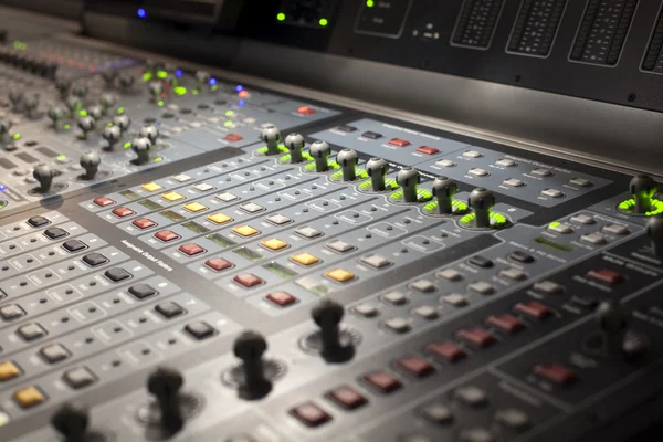 Estudio de sonido ajuste de equipos de grabación . —  Fotos de Stock