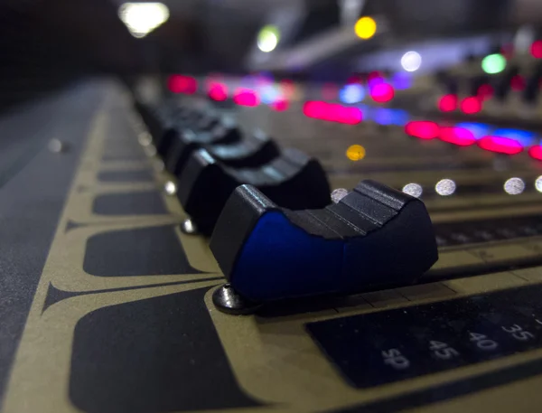Estudio de sonido ajuste de equipos de grabación . — Foto de Stock