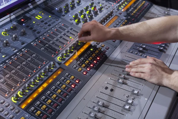 Estudio de sonido ajuste de equipos de grabación . — Foto de Stock