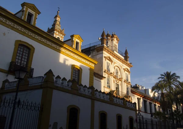 Sevilla, casco antiguo, edificios históricos. España . — Foto de Stock