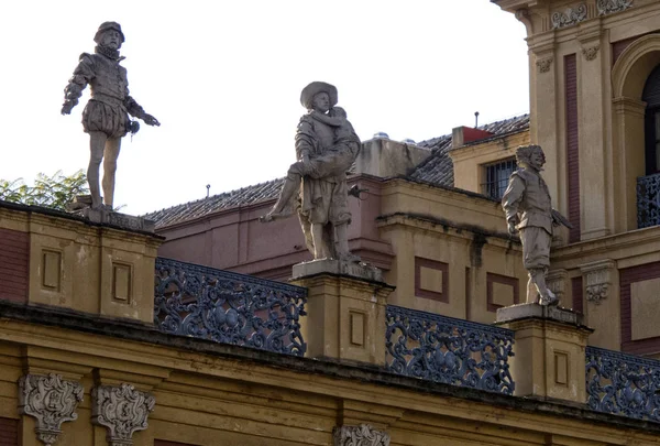 Sevilla, staré město, historické budovy. Španělsko. — Stock fotografie