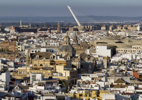 Sevilla, Óváros, a történelmi épületek. Spanyolország. — Stock Fotó