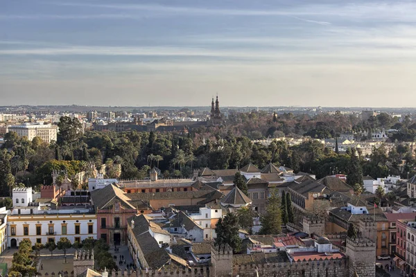 Sevilla, Óváros, a történelmi épületek. Spanyolország. — Stock Fotó