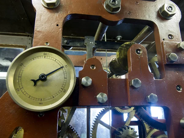 Büyük paslı eski kilise saat mekanizması — Stok fotoğraf