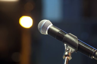 Sahne Alanı'nda mikrofon yakın çekim