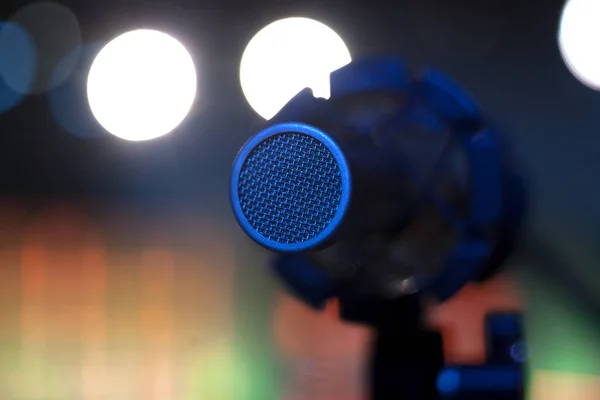 Gros plan du microphone sur scène — Photo