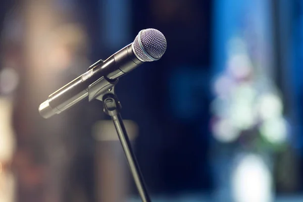 Microphone close-up on stage — Stock Photo, Image