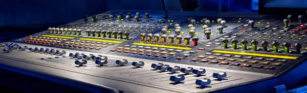 Regulacja rekord sprzęt studio dźwiękowe. — Zdjęcie stockowe