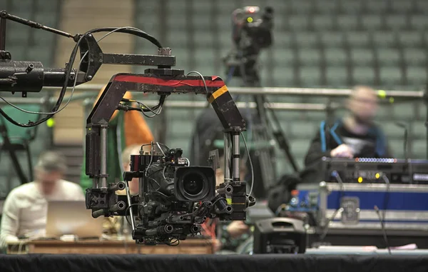 Caméra de télévision dans un concert hal. Caméra vidéo numérique professionnelle . — Photo