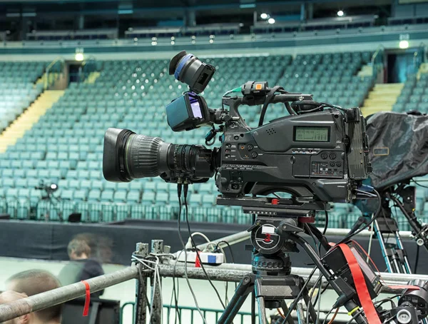 Tv camera in a concert hal. Professional digital video camera. — Stock Photo, Image