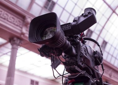 Tiyatrodan televizyon yayını. Profesyonel dijital video kamera.
