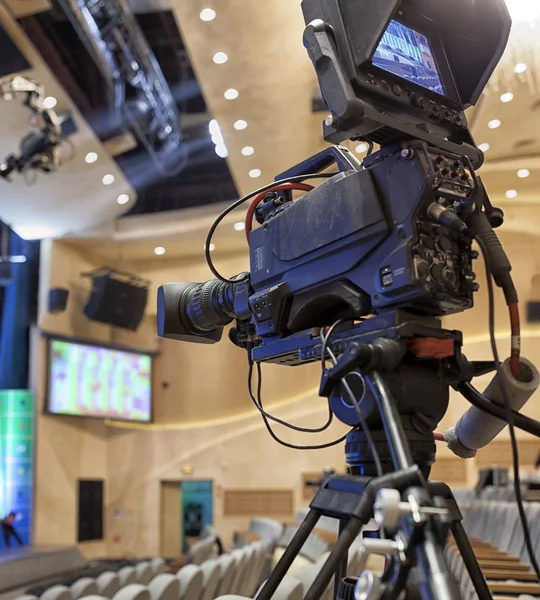 Television broadcast from the theater. Professional digital video camera. — Stock Photo, Image