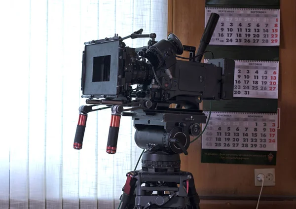 Una cámara de vídeo profesional . — Foto de Stock