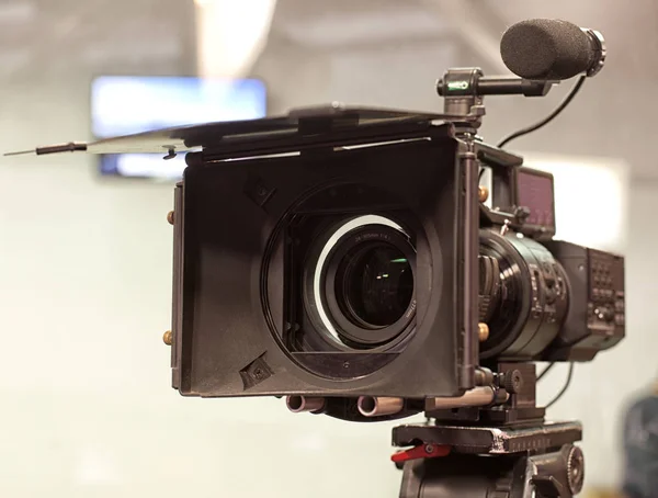 Videocámara digital profesional. accesorios para cámaras de vídeo 4k . —  Fotos de Stock