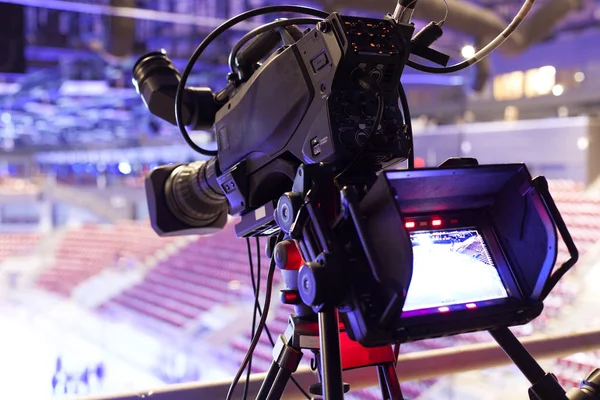 Caméra de télévision pour hockey diffusé — Photo