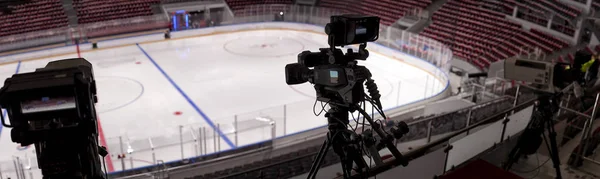 Caméra de télévision pour hockey diffusé — Photo