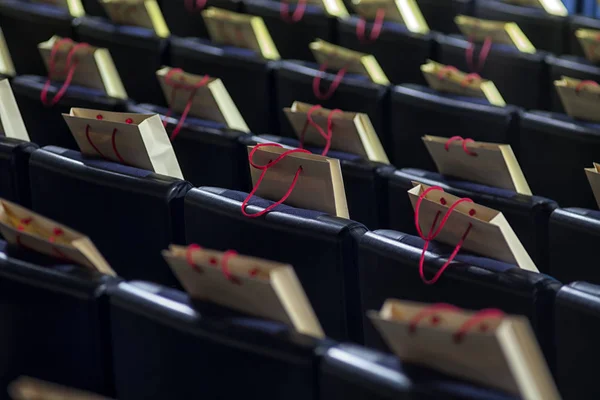 Bolsas de regalo en la presentación . — Foto de Stock