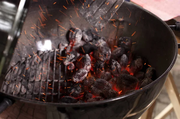 Alev boş sıcak kömür Barbekü Izgara. — Stok fotoğraf