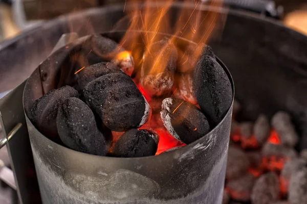 Alev boş sıcak kömür Barbekü Izgara. — Stok fotoğraf